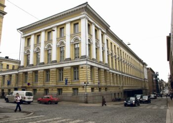 Helsingin yliopiston humanistinen tiedekunta on Suomen suurin ja  vanhin humanistisen opetuksen ja tutkimuksen yksikkö.