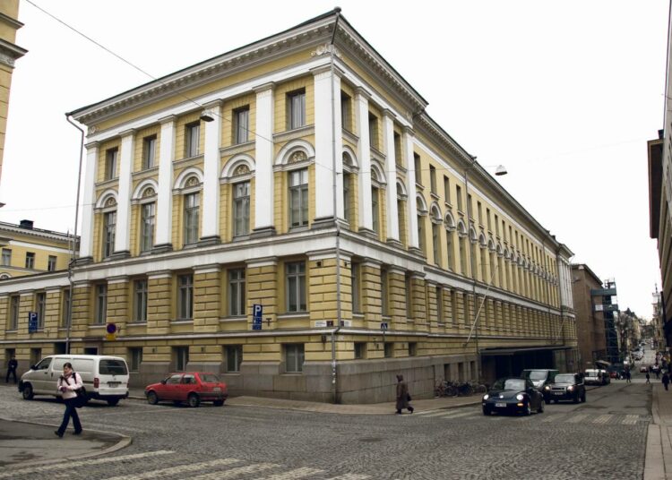 Helsingin yliopiston humanistinen tiedekunta on Suomen suurin ja  vanhin humanistisen opetuksen ja tutkimuksen yksikkö.