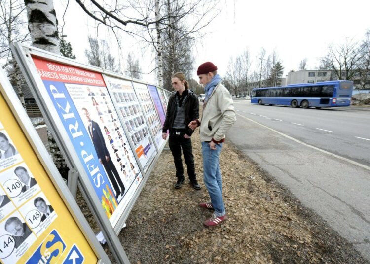 Perussuomalaiset ja piraattipuolue tekivät hurjan nousun nuorten varjovaaleissa. Varjoeduskunnan suurimmiksi ryhmiksi nousivat kokoomus ja vihreät.