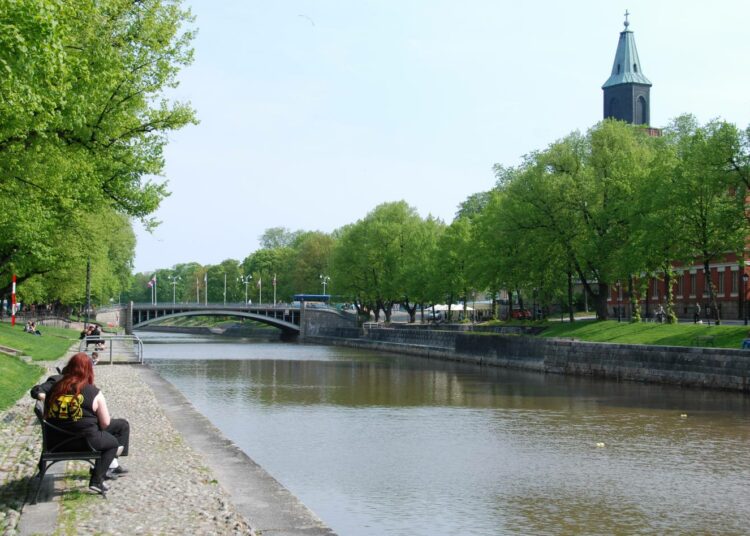Turun varmastikin valokuvatuin kohde on kaartuva Aurajoki-maisema tuomiokirkkoineen ja siltoineen.