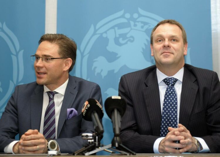 Pääministeri Jyrki Katainen ja uusi elinkeinoministeri Jan Vapaavuori kokoomuksen eduskuntaryhmän tiedotustilaisuudessa perjantaina.