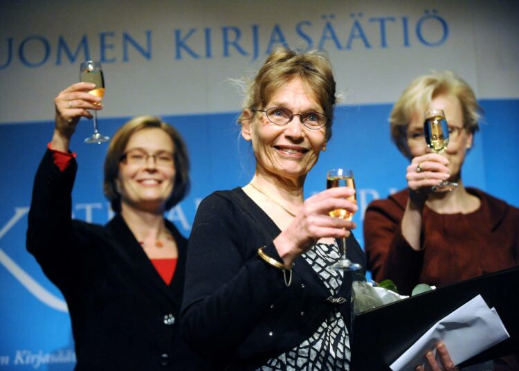 Ulla-Lena Lundbergin romaani Is / Jää on vuoden 2012 Finlandia-voittaja.
