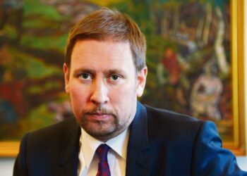 – Eivät työpaikat näin lisäänny vaan pikkusen vähenevät, Paavo Arhinmäki sanoo.