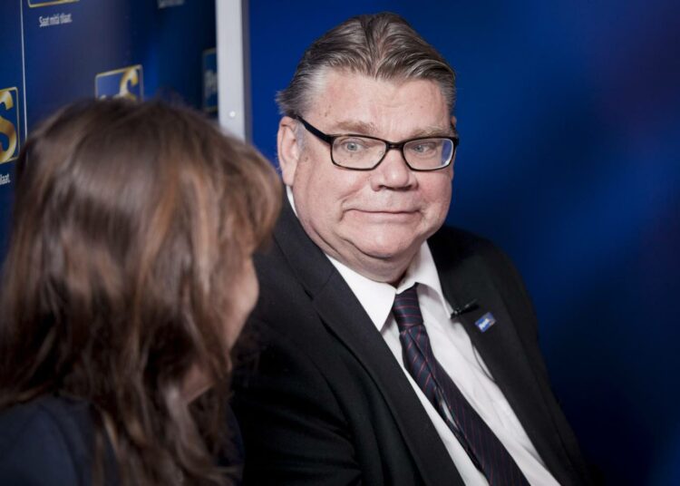 Perussuomalaisten puheenjohtajaa Timo Soinia arvostellaan lähes ennenkuulumattomasti omien riveistä.