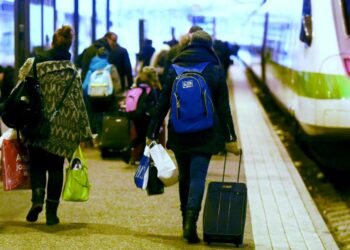 SAK:n pääekonomisti Olli Kosken mukaan palkansaajien ostovoimasta on pidettävä huolta.