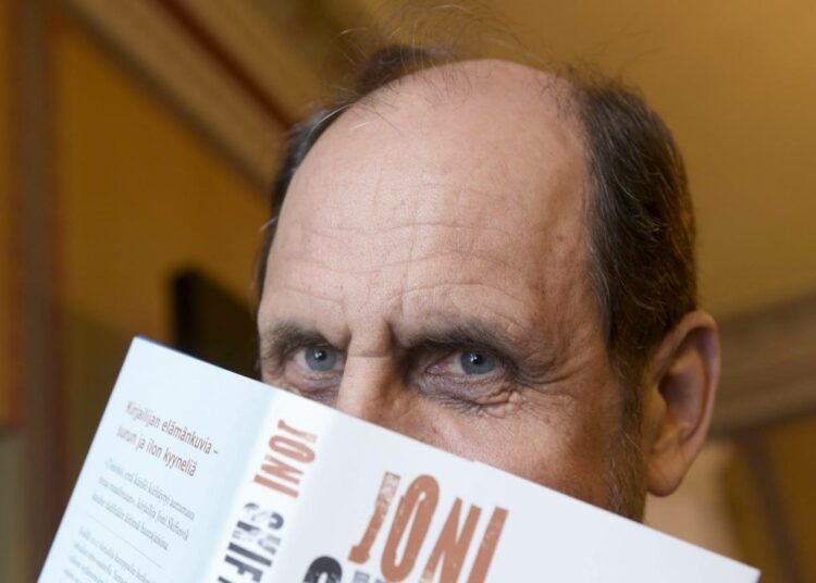 Kirjallisuuden Runeberg-palkinnon voitti Joni Skiftesvik.