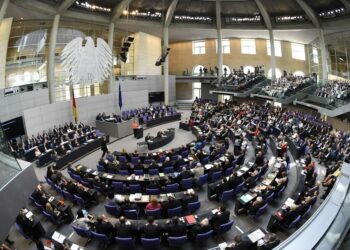 Saksan parlamentti hyväksyi Kreikan lainapaketin perjantain äänestyksessään.
