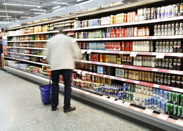 Vähittäiskauppa myi alkuvuonna edellisvuoden vastaavaa ajankohtaa vähemmän alkoholia.