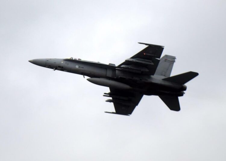 Ilmavoimien F/A 18 Hornet -hävittäjä puolustusvoimien Uusimaa 17 -pääsotaharjoituksessa marraskuussa.