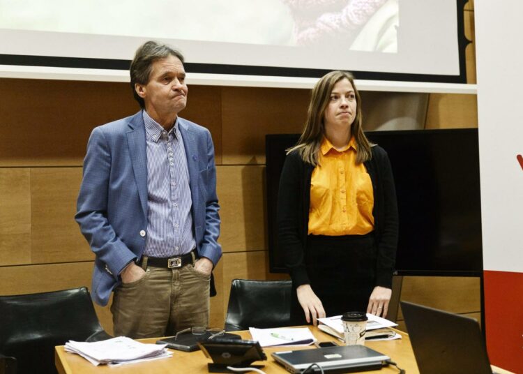 Kari Uotila ja Li Andersson esittelivät vasemmistoliiton vaihtoehtobudjetin marraskuussa. Budjetin loppukäsittely eduskunnassa alkoi keskiviikkona.