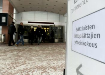 SAK:n liittopäättäjät olivat koolla tiistaina. SAK:n ensi viikon mielenosoitus saa tukea myös akavalaisista ja sttk:laisista liitoista.