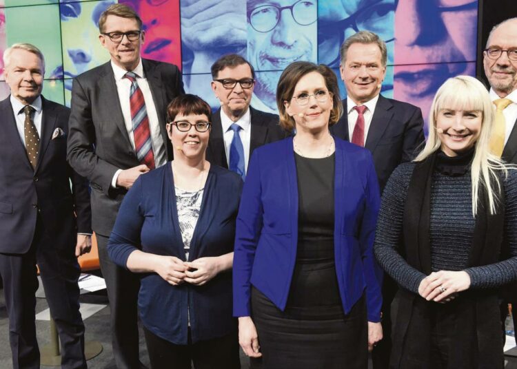 Presidenttiehdokkaat Sanoma-talossa tiistaina. Viimeisellä viikolla ehdokkailla oli viisi tv-keskustelua.
