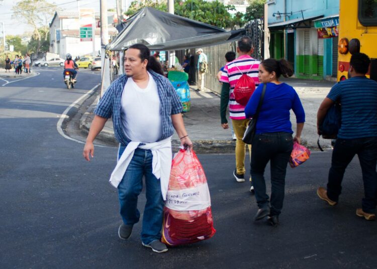 David Antonio Pérez saapui maaliskuussa kotimaansa El Salvadorin pääkaupunkiin San Salvadoriin jouduttuaan karkotetuksi Yhdysvalloista.