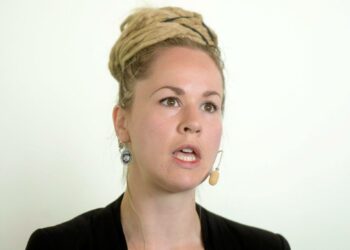 Hanna Sarkkinen Elinkeinoelämän keskusliiton EK:n keskustelutilaisuudessa Suomen tulevaisuudesta Helsingissä Bio Rexin tiloissa.