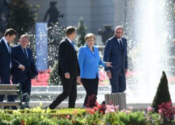 Itävallan liittokansleri Sebastian Kurz, Tanskan pääministeri Lars Lokke Rasmussen, Suomen pääministeri Juha Sipilä, Saksan liittokansleri Angela Merkel ja Belgian pääministeri Charles Michel EU-johtajien tapaamisessa Salzburgissa Itävallassa 20. syyskuuta 2018.