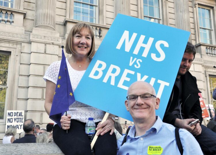Stoke-on-Trentin yliopistollisessa sairaalassa työskentelevät Amanda ja David Butler työskentelevät sanovat, ettei terveydenhuolto pärjää ilman eurooppalaisia työntekijöitä.