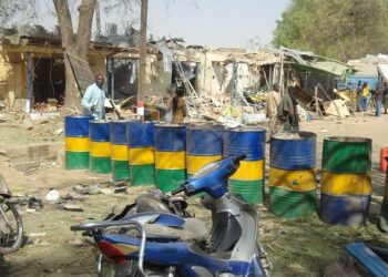 Nigerian turvallisuusjoukkojen rakentama barrikadi terroristiryhmä Boko Haramia vastaan Maidugurin kaupungissa.