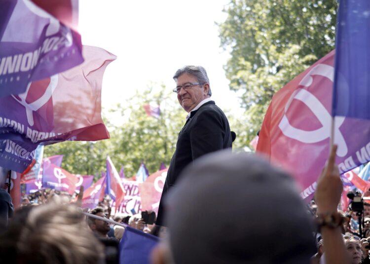 Jean-Luc Mélenchon puhui vappuna Pariisissa.