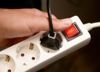 Li Anderssonin mukaan tärkein ja akuutein toimenpide on erottaa venäläinen maakaasu muusta energiasta ja asettaa venäläiselle maakaasulle hintakatto.