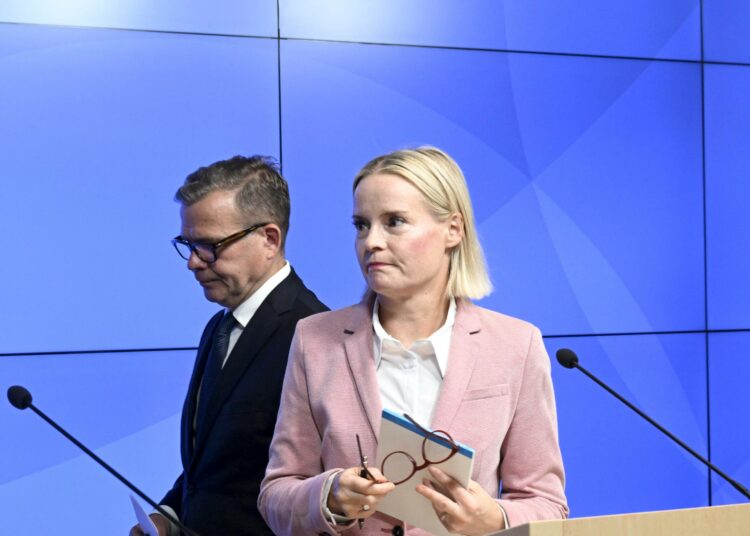 Pääministeri Petteri Orpo ja valtiovarainministeri Riikka Purra tulkitsevat eri tavalla maanantaina pelisääntökokouksen antia.