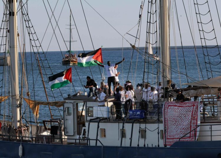 Gazaan pyrkivä Global Sumud Flotilla on joutunut drooni-iskujen kohteeksi.
