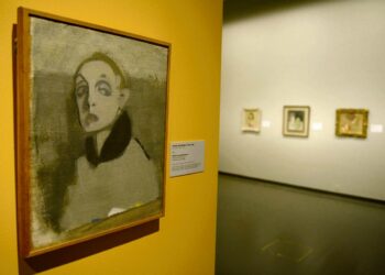 Helene Schjerfbeckin Omakuva paletteineen Ateneumin taidemuseossa.