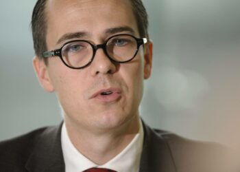 Puolustusministeri Carl Haglund muistutti, että suuri osa puolustusvoimien materiaalista menee vanhaksi 2020-luvulla.
