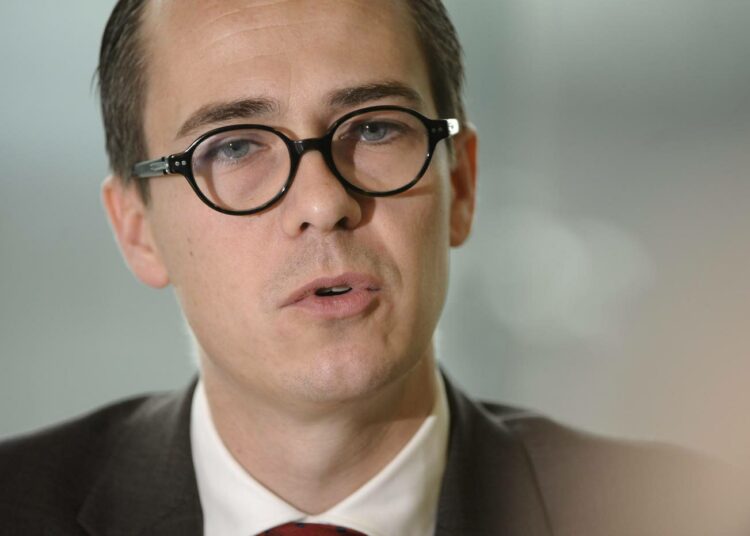 Puolustusministeri Carl Haglund muistutti, että suuri osa puolustusvoimien materiaalista menee vanhaksi 2020-luvulla.