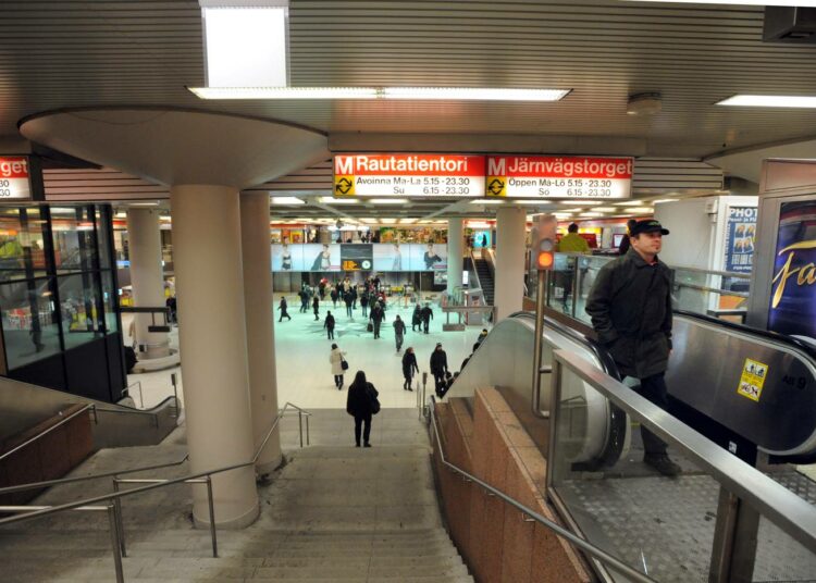 Metrossa tehdään arkisin kaikkiaan parisataa tuhatta matkaa.