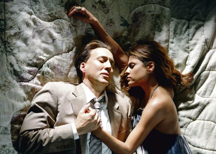 Nicholas Cage esittää pahamaineista ja huumeriippuvaista rikosetsivää Katrina-myrskyn jälkeisessä New Orleansissa. Kuvassa Cage ja Eva Mendes.