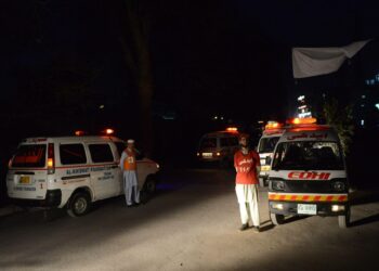 Ambulansseja Pakistanin Peshawarissa, joka sijaitsee lähellä Afganistanin rajaa.