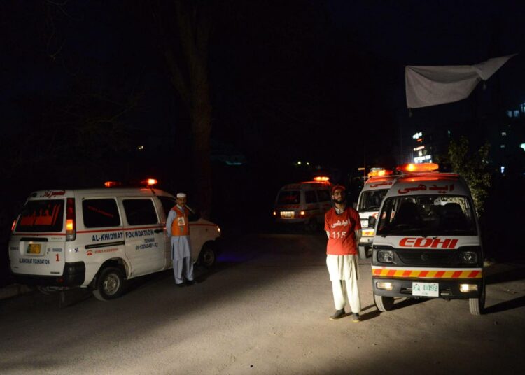 Ambulansseja Pakistanin Peshawarissa, joka sijaitsee lähellä Afganistanin rajaa.