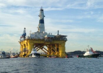 Greenpeacen aktivistit yrittivät estää Shellin porauslauttaa lähtemästä arktisille vesille Seattlessa kesäkuussa.