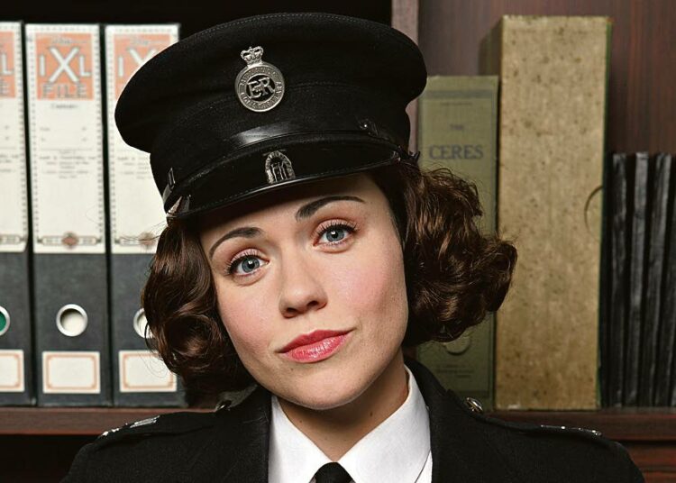 1950-luvulle sijoittuvassa sarjassa Gina Dawson (Jennie Jacques) aloittaa työn Brinfordin poliisiaseman ensimmäisenä naispoliisina.