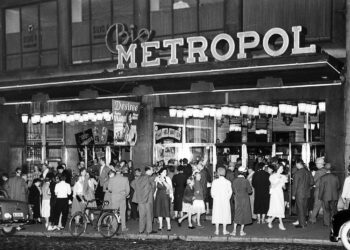 Bio Metropol oli aikoinaan Helsingin suurin elokuvateatteri. Se rakennettiin vuonna 1939. Nimi muuttui 1960-luvulta eteenpäin monta kertaa. Alkuperäisen rakennuksen tilalle rakennettiin nykyinen Kinopalatsi, joka avattiin vuonna 1998.