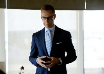 Kokoomuksen puheenjohtaja Alexander Stubb avasi jatkokaudelle tähtäävän kampanjansa maanantaina.