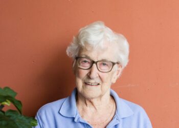 Anna-Liisa Hyvönen viettää ansaittuja eläkepäiviään kauniissa kodissaan senioritalossa Helsingin Malmilla.