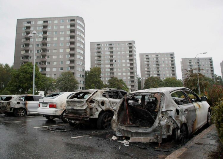 Göteborgin lähiössä tapahtuneista autopaloista syntyi arvaamaton taustavaikutus Ruotsin vaaleihin.