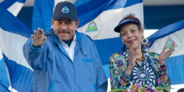 Nicaraguan presidentti Daniel Ortega ja hänen puolisonsa, varapresidentti Rosario Murillo puhuivat kannattajilleen syyskuussa mielenosoitusten väkivaltaisen tukahduttamisen jälkeen.
