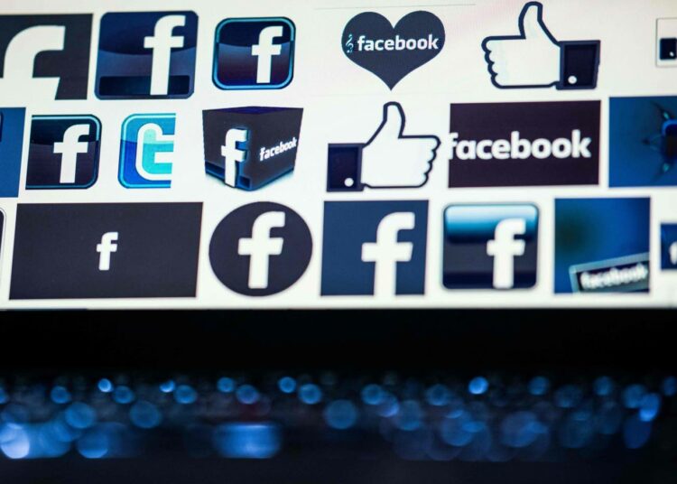 Margareta Salosen tutkimuskohteena on Facebook, joka on edelleen merkittävin sosiaalinen media Suomessa, vaikka sen käyttö on vähentynyt.
