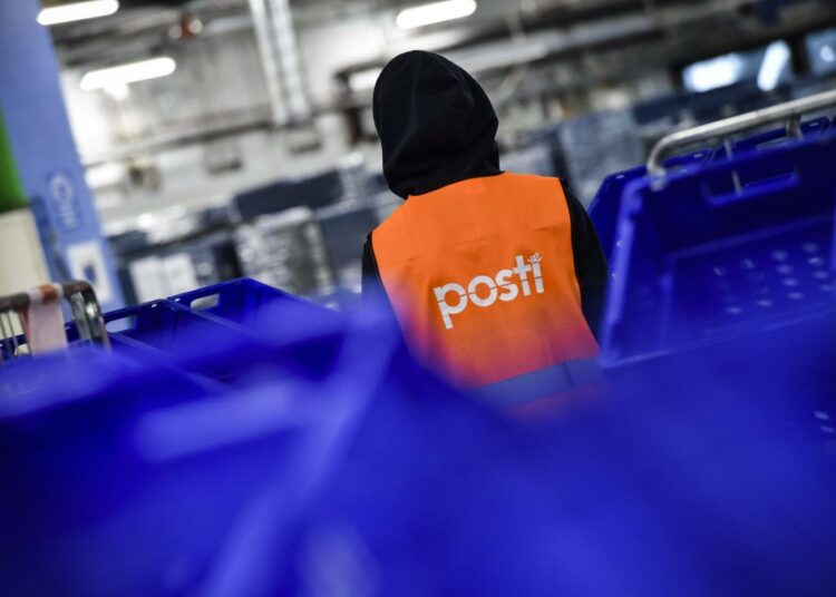 Työnantajamaineeltaan huono Posti irtisanoo Suomessa ja tarjoaa töitä Tallinnassa Viron palkkatasolla.
