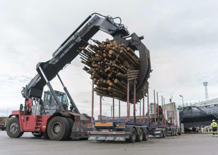 Metsä Group aloittaa biotuotetehtaan suunnittelun Kemiin. Tehdas tuottaisi 1,5 miljoonaa tonnia sellua ja maksaisi 1,5 miljardia euroa.