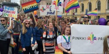 Pinkkipartio Turun Pride-tapahtumassa.