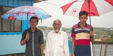 Rohingyat ovat joutuneet pakenemaan. Kuvassa jutussa haastatellut pakolaiset Sayed Alam (vas.) ja Yunus Ahmed (oik.).