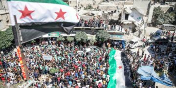 Syyrian hallituksen vastainen mielenosoitus syyskuussa 2018 Kafr Nablin kaupungissa Idlibin maakunnassa.