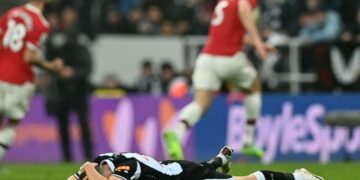 Newcastle Unitedin kulunut kausi on ollut toistaiseksi mahalasku. Tammikuun siirtoikkunassa ovet todennäköisesti käyvät tiuhaan, kun joukkue hakee vahvistuksia sarjapaikan säilyttämiseksi. Kuvassa joukkueen keskikenttäpelaaja Ryan Fraser ottelussa Manchester Unitedia vastaan.