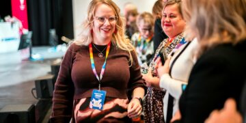 Laura Meriluoto Vasemmistoliiton puoluekokouksessa 22. marraskuuta 2025.