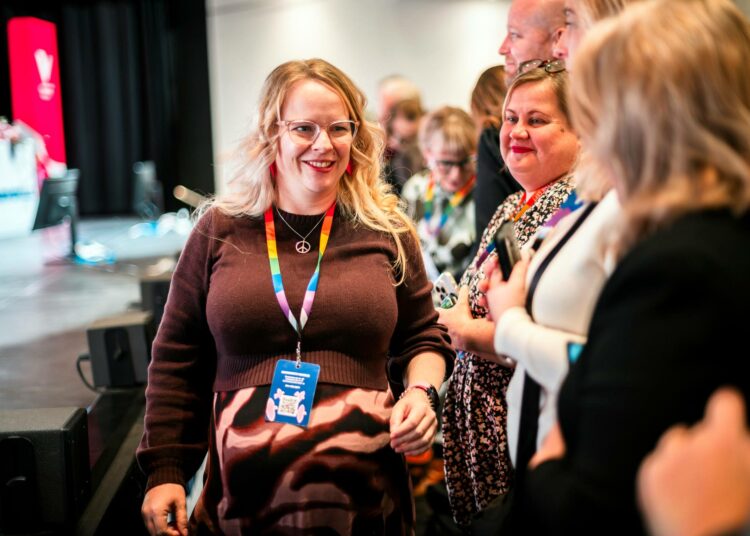 Laura Meriluoto Vasemmistoliiton puoluekokouksessa 22. marraskuuta 2025.