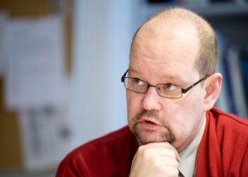 Jaakko Kiander: Vain viennin kasvattamiseen panostavassa talouspolitiikassa olisi suurena riskinä se, että hyvinvointivaltio rapautuu  tuloerot kasvavat ja köyhyys lisääntyy.