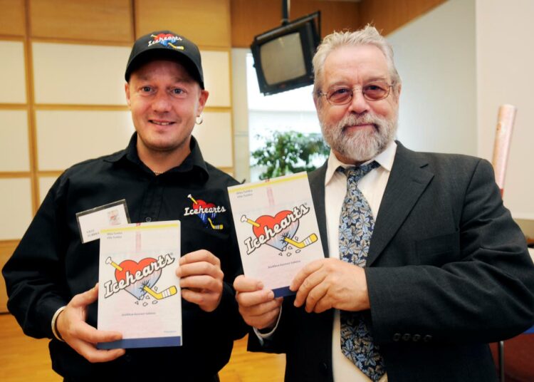 Ilkka (vas.) ja Ville Turkka ovat tehneet Icehearts-työtä, työtä lasten ja nuorten syrjäytymistä vastaan. He kirjoittivat toiminnastaan kirjan vuonna 2008.